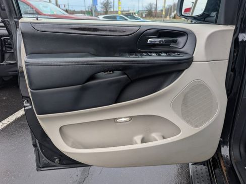 Used 2013 Dodge Grand Caravan SE image 9