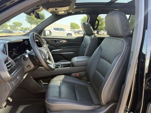 Used 2025 Chevrolet Traverse High Country w/ LPO, Floor Liner Package FWD image 26