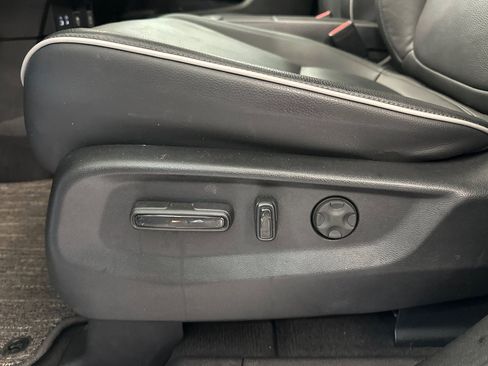 Used 2025 Honda Odyssey Touring image 16