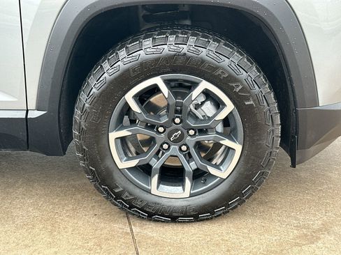 Used 2025 Chevrolet Equinox ACTIV w/ Safety and Technology Package image 10