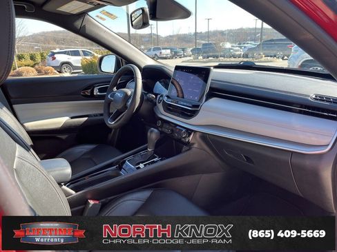 Used 2025 Jeep Compass Limited image 28