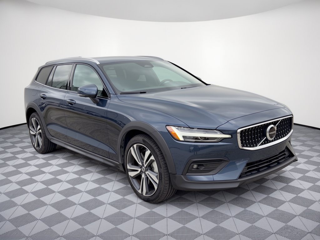 Certified 2026 Volvo V60 B5 Cross Country Plus AWD/4WD image 7