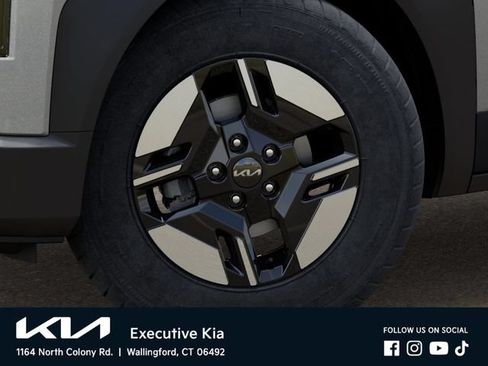 New 2027 Kia Seltos LX FWD image 9