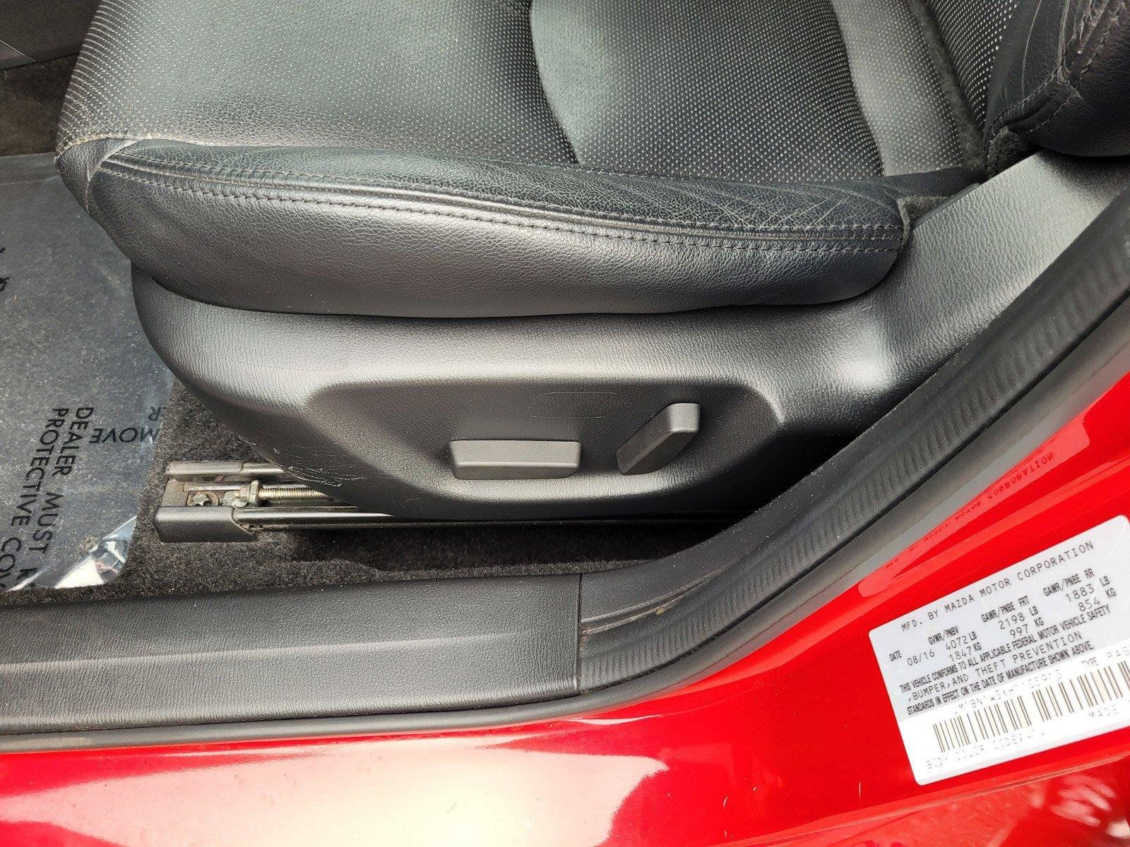 Used 2017 MAZDA MAZDA3 Grand Touring FWD image 20