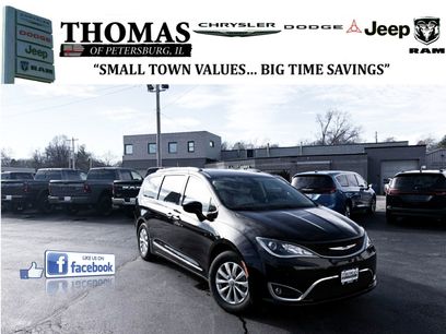 Used 2019 Chrysler Pacifica Touring-L w/ Premium Audio Group