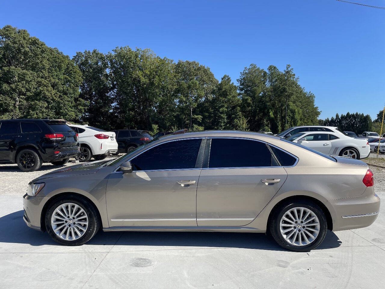 Used 2016 Volkswagen Passat 1.8T SE FWD image 4