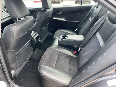 Used 2014 Toyota Camry SE w/ Leather Package FWD image 11