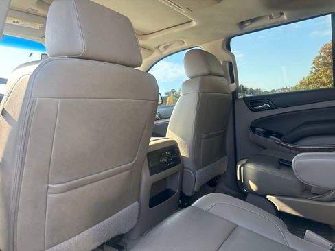 Used 2018 Chevrolet Suburban Premier image 18