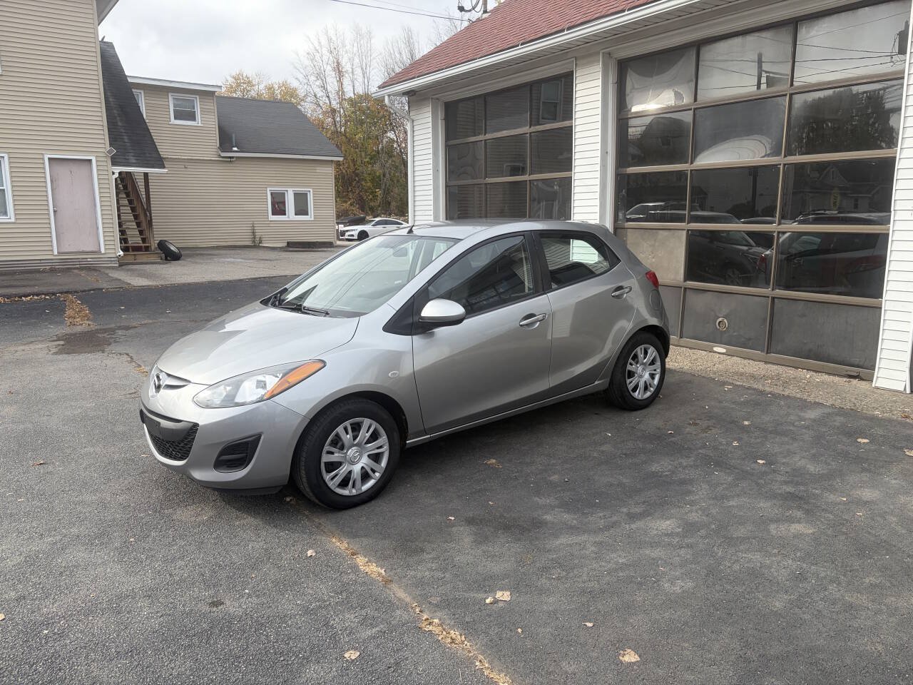 Used 2012 MAZDA MAZDA2 Sport FWD image 4