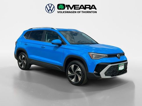 Used 2025 Volkswagen Taos SE w/ Panoramic Sunroof Package AWD/4WD image 7