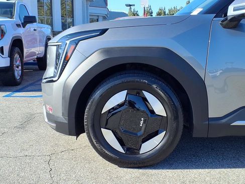 Certified 2024 Kia EV9 Light Long Range RWD image 21