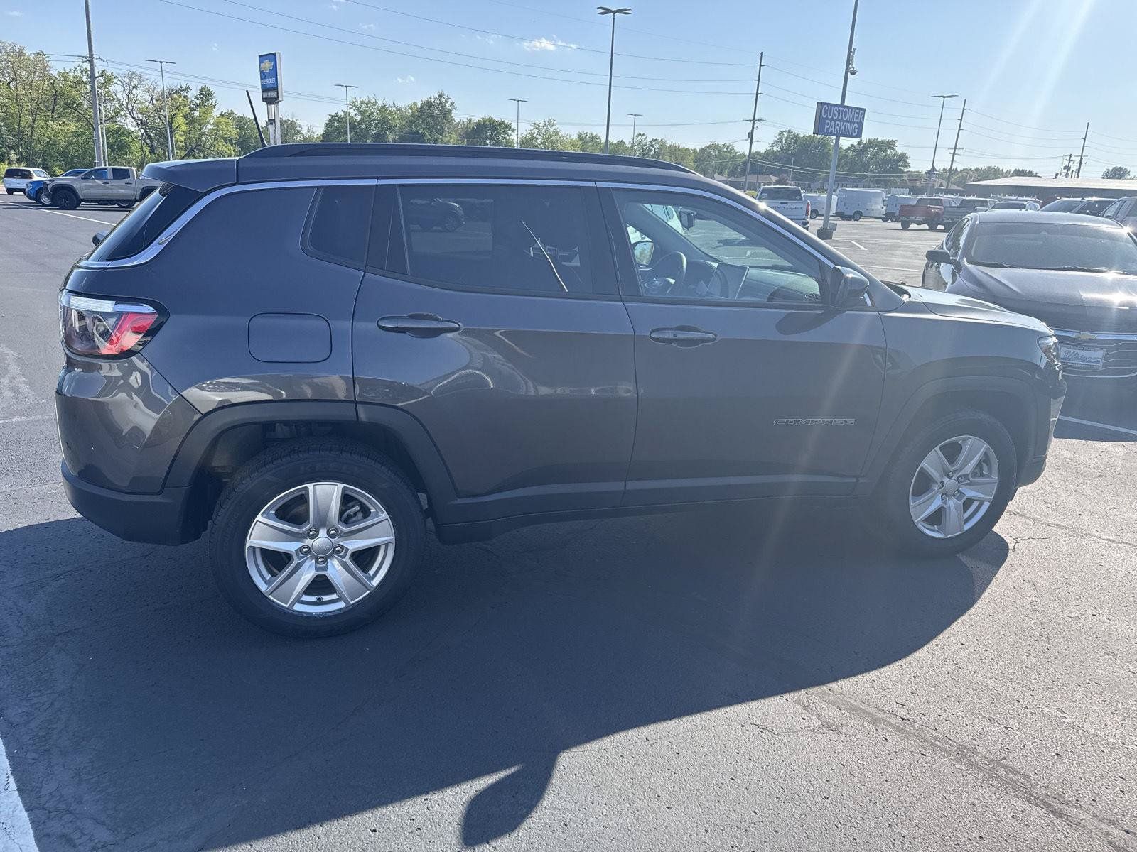 Used 2022 Jeep Compass Latitude AWD/4WD image 3