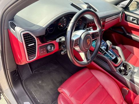 Used 2022 Porsche Cayenne image 10