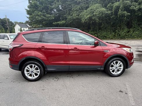 Used 2018 Ford Escape SE w/ SE Sync 3 Package FWD image 4