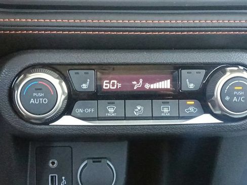 Used 2019 Nissan Kicks SR w/ SR Premium Package FWD image 25