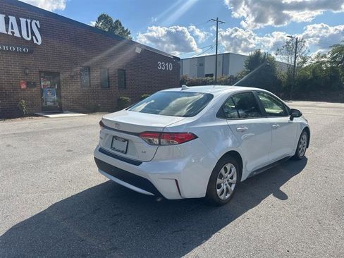Used 2022 Toyota Corolla LE image 7