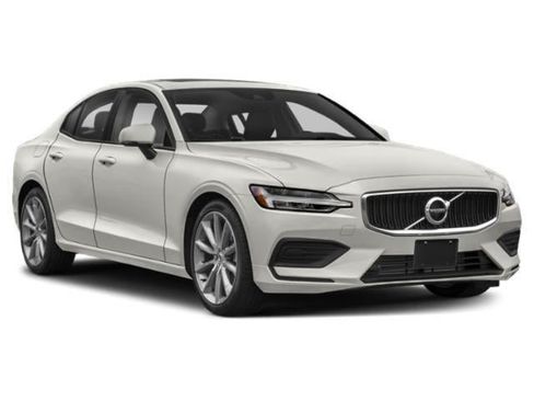 Used 2022 Volvo S60 B5 Momentum w/ Premium Package FWD image 6