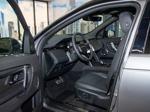 Certified 2025 Land Rover Discovery Sport Dynamic SE image 13