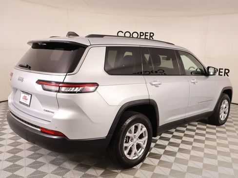 Used 2023 Jeep Grand Cherokee L Limited w/ Luxury Tech Group II RWD image 23
