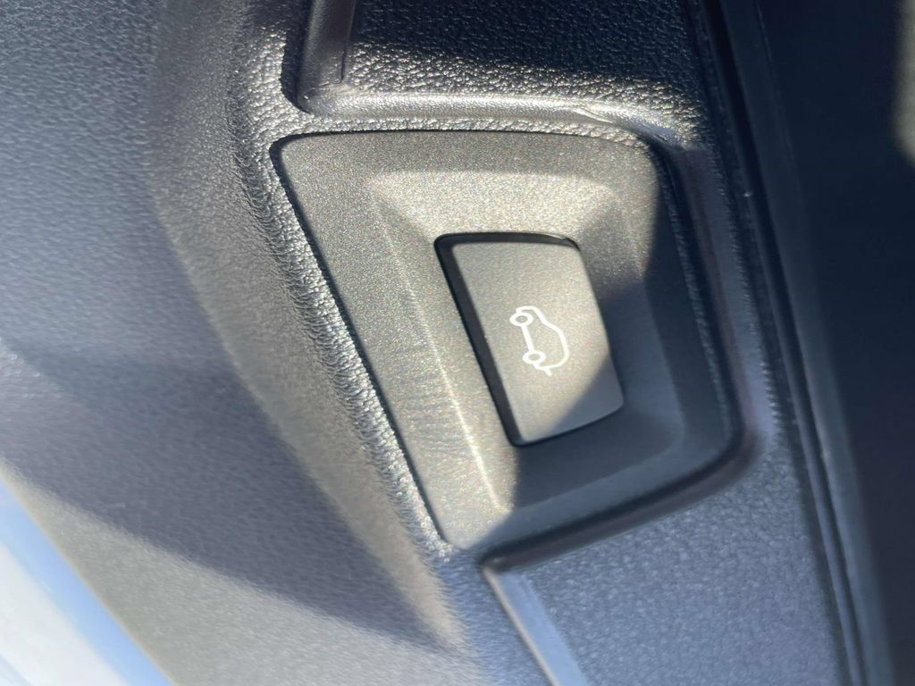 Used 2023 BMW X5 xDrive40i w/ Premium Package AWD/4WD image 13
