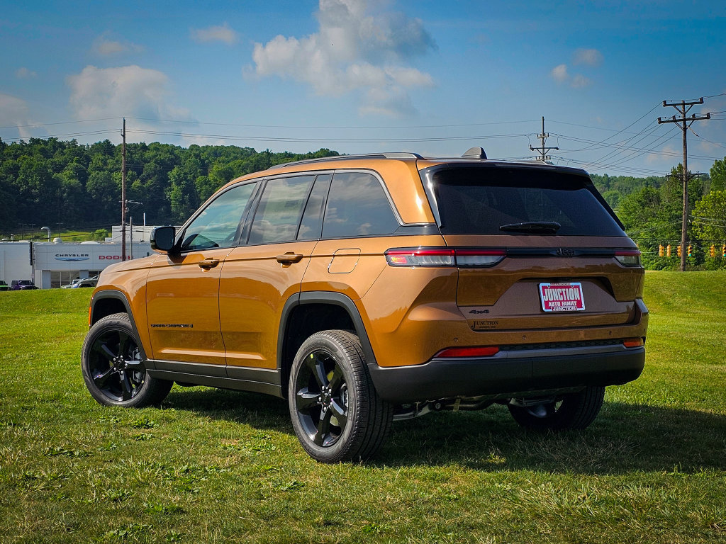 New 2026 Jeep Grand Cherokee Limited w/ Limited Altitude Package AWD/4WD image 5