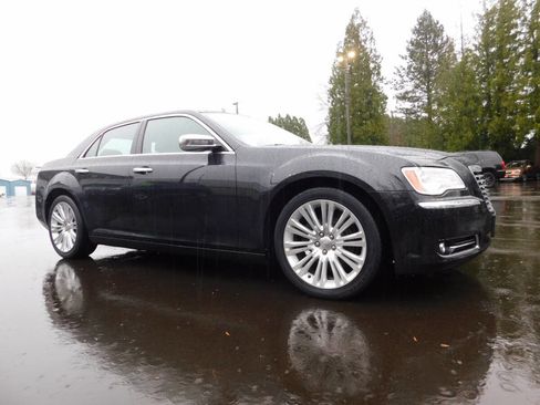 Used 2013 Chrysler 300 C w/ Light Group image 1
