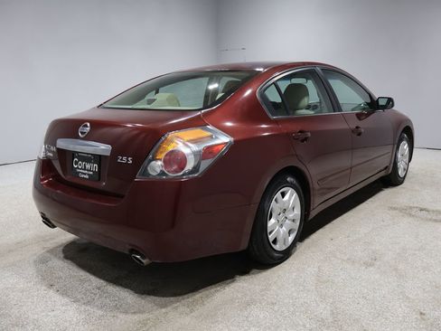 Used 2011 Nissan Altima 2.5 S image 2
