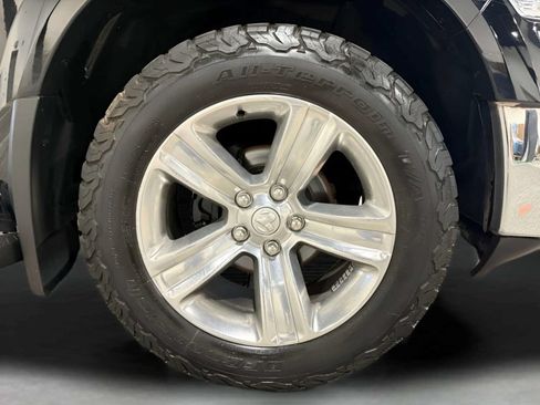 Used 2019 RAM 1500 Classic SLT w/ SLT Plus D←cor Group AWD/4WD image 40