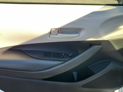 Used 2022 Toyota Corolla LE image 18