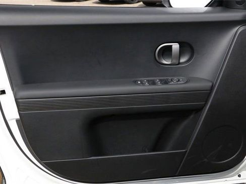 New 2026 Hyundai Ioniq 5 SEL image 17