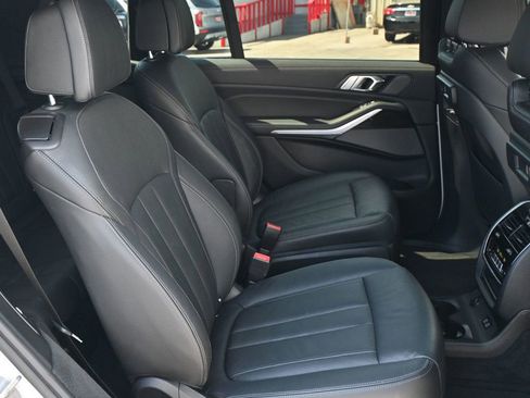 Used 2021 BMW X7 xDrive40i w/ M Sport Package image 19