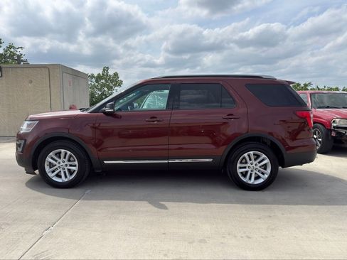 Used 2016 Ford Explorer XLT w/ Equipment Group 202A FWD image 6