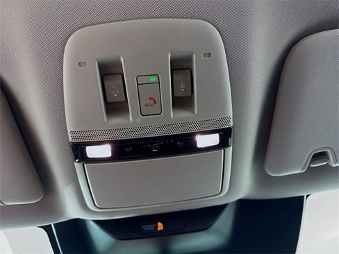 Certified 2025 Nissan Murano Platinum w/ Cargo Package image 18