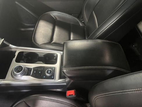 Used 2022 Ford Explorer XLT image 66