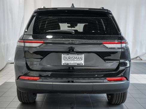 New 2025 Jeep Grand Cherokee Altitude image 5