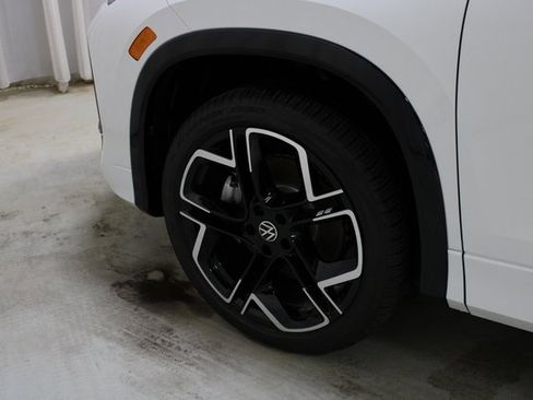 New 2026 Volkswagen Tiguan SEL R-Line image 32