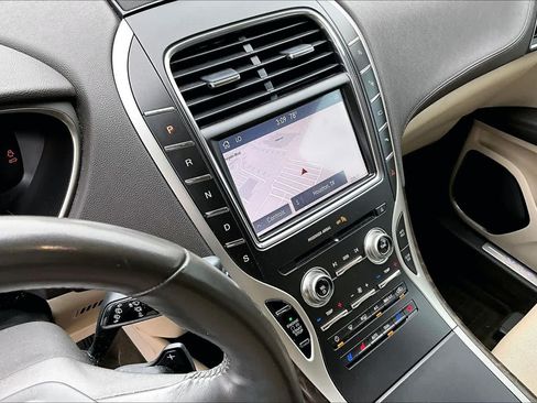 Used 2019 Lincoln Nautilus Reserve FWD image 17