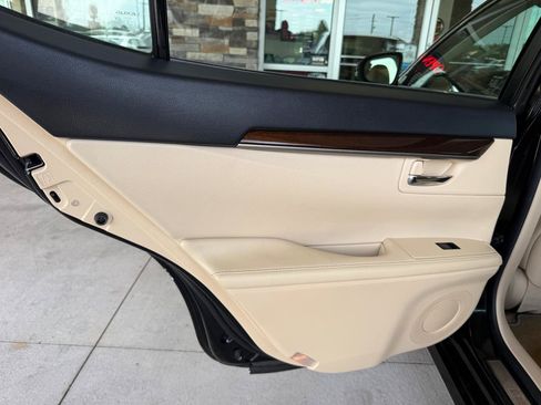 Used 2014 Lexus ES 350 w/ Luxury Package FWD image 11
