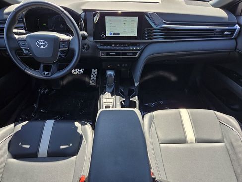 Used 2025 Toyota Camry SE image 12