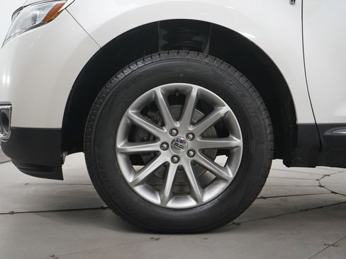 Used 2014 Lincoln MKX AWD w/ Equipment Group 102A image 30