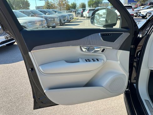 Certified 2025 Volvo XC90 B6 Plus w/ Protection Package Premier image 15