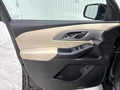 Used 2022 Chevrolet Traverse LT image 23