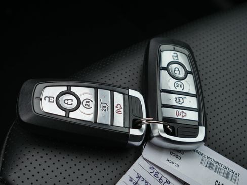 Certified 2025 Ford Escape Platinum AWD/4WD image 23