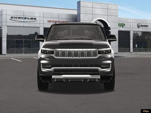 Used 2023 Jeep Grand Wagoneer L Series II w/ Premium Group II AWD/4WD image 12