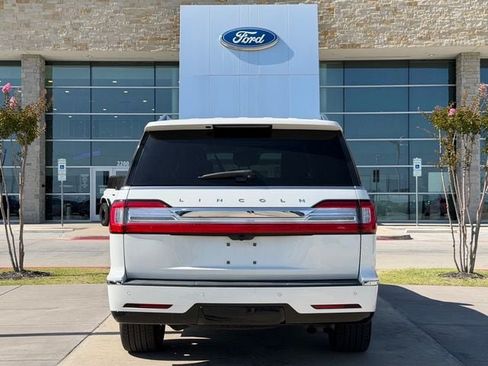 Used 2021 Lincoln Navigator L Reserve w/ Luxury Package RWD image 20