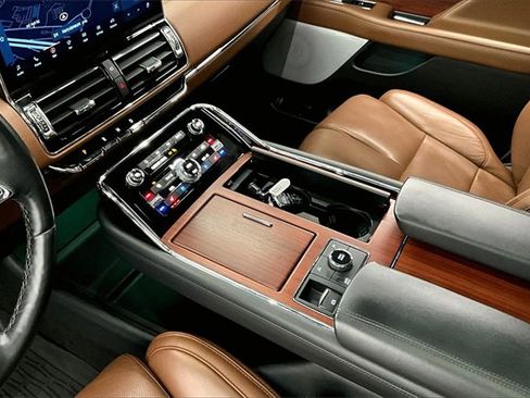 Used 2023 Lincoln Navigator Reserve image 13