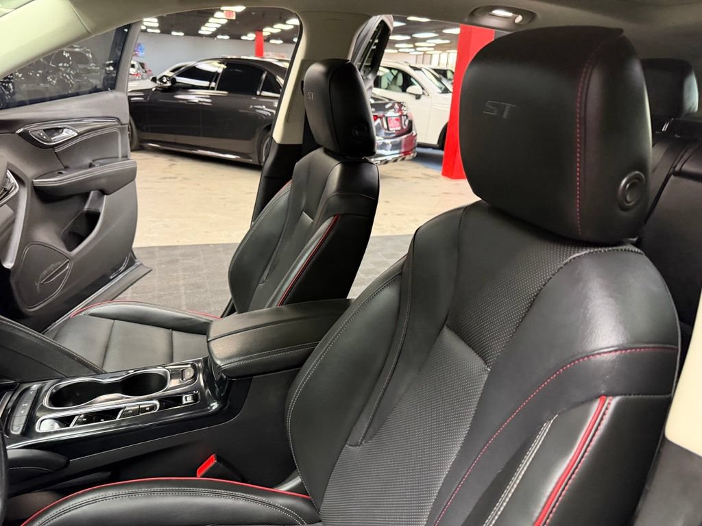 Used 2023 Buick Envision Essence w/ Sport Touring Package FWD image 33
