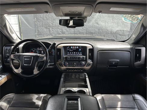 Used 2018 GMC Sierra 2500 Denali w/ Duramax Plus Package AWD/4WD image 19