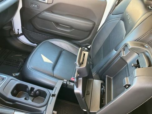 Used 2021 Jeep Wrangler Unlimited Sahara image 18