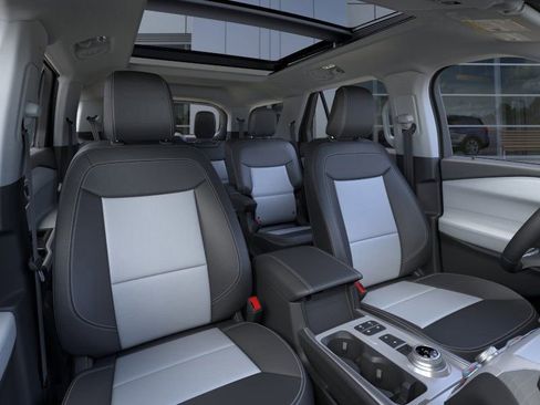 Used 2024 Ford Explorer XLT w/ Equipment Group 202A image 11